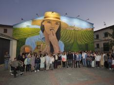 Un gran mural en Salas Bajas que invita a catar el Somontano