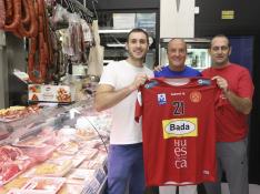 Oier García, Miguel Escuer y el técnico José Francisco Nolasco en el acto de este jueves en Huesca.