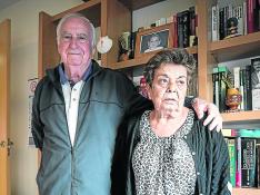 Enrique y Fina, en su vivienda sindical de Balsas de Ebro Viejo.