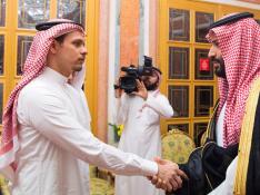 Tenso saludo de uno de los hijos de Khashoggi y el príncipe heredero saudí