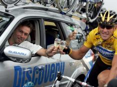 Lance Armstrong, del Discovery Channel, con el director de su equipo, Johan Bruyneel, en el Tour de Francia de 2005