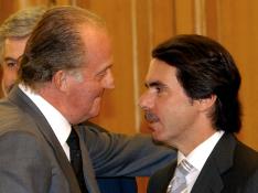Don Juan Carlos y José María Aznar, en abril de 2004
