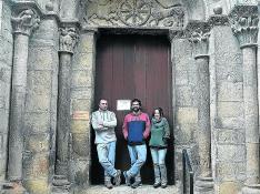 Miguel Castejón (taller de cerámica), David Baraza y Patricia Eguizabal, del restaurante casa Ojalatero.