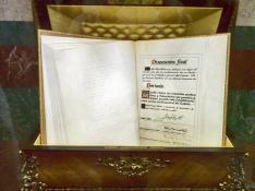 Ejemplar de la Constitución Española de 1978 guardado en el Congreso de los Diputados.