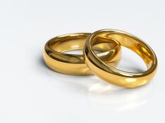 ¿De dónde viene la tradición de usar anillos de boda?