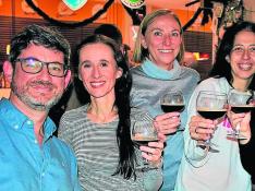 Asistentes a la cata de cervezas Chimay que tuvo lugar en La Cebada, en Zaragoza.