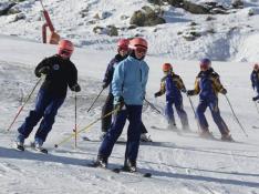 La Hoya oferta 800 plazas en su programa anual de esquí
