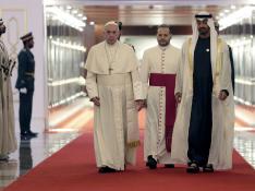El Papa a su llegada a Abu Dabi.