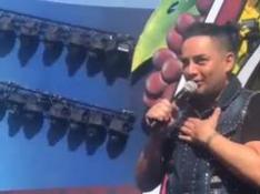 El cantante Manny Manuel expulsado de su concierto por actuar ebrio