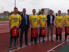 Atletas del Simply Scorpio de División de Honor, junto con representantes de la DGA, CEFA y el club zaragozano