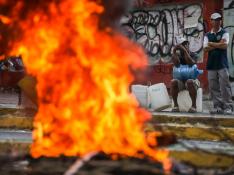 Sin luz ni agua, se desatan las protestas en Caracas