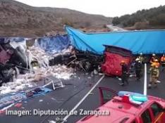 Dos fallecidos en un choque frontal de camiones en la N-II, en Peñalba