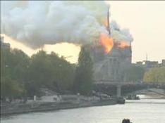 París llora la pérdida de Notre Dame a causa de las llamas