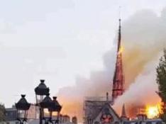 Un devastador incendio consume la catedral de Notre Dame de París