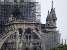 Exterior de la catedral de Notre Dame tras haberse controlado el incendio