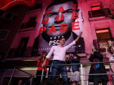Pedro Sánchez y el PSOE celebran la victoria electoral.