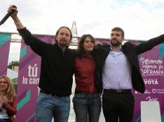 Pablo Iglesias, Isa Serra y Jesús Santos en un acto de campaña de Unidas Podemos en Madrid.