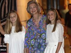 Este verano se ha podido en varias ocasiones a doña Sofía acompañando a sus nietas y a la Reina en Palma.