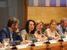 La concejala Antonia Alcalá, en el centro, con otros concejales del grupo del PP en el pleno del 6 de agosto