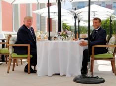 Los presidentes estadounidense y francés antes del almuerzo que compartieron en Biarritz