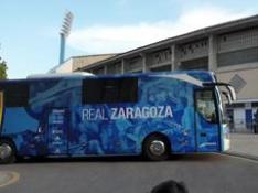El Real Zaragoza llega a La Romareda entre aplausos