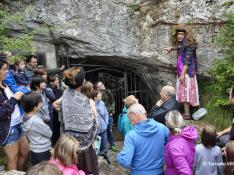 Visita teatralizada para niños en la cueva de Las Güixas.