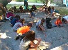 Villanúa organiza actividades de ocio infantiles todo el año.