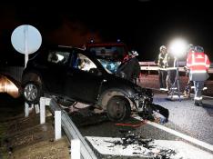 Estado en el que quedaron los dos vehículos implicados en el accidente de este viernes, en el que perdieron la vida dos mujeres, madre e hija, de 78 y 51 años, en en el kilómetro 14 de la carretera N-121-A (Pamplona-Behobia).