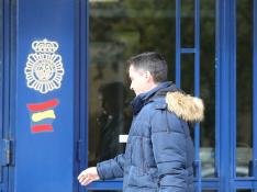 El abogado de la SD Huesca José Maria Oliván, a su llegada a la comisaría provincial de Huesca, este martes
