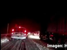 Una fuerte nevada colapsa la autovía de Monrepós, en Huesca