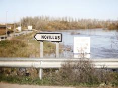 La crecida del Ebro ya ha alcanzado la localidad de Novillas (Zaragoza).