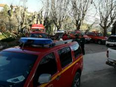 Dispositivo formado por los bomberos de la Diputación de Zaragoza, Guardia Civil y Protección Civil