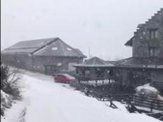 Espectaculares imágenes de la nieve en Llanos del Hospital