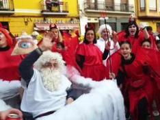 Ganas de fiesta y mucho color en las calles de Zaragoza con el desfile de Carnaval