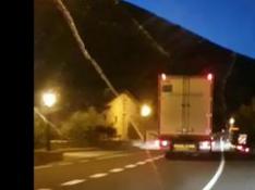 Detenido el conductor de un camión por un adelantamiento temerario en Sopeira, Huesca