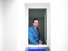 David Rey, director general de Zerca!, en su domicilio de la capital aragonesa.