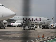 Un Boeing 777 de Qatar Airways, a su llegada al aeropuerto de Zaragoza, procedente de Doha.