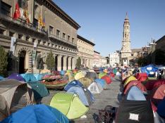 Acampada del 15-M hace ahora nueve años en la plaza del Pilar de Zaragoza.
