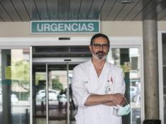 Suso Lasso, este martes, en el Hospital Miguel Servet de Zaragoza, donde trabaja.