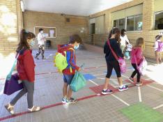 Vuelta al cole de alumnos de 1º de Primaria en el colegio Sancho Ramírez de Huesca