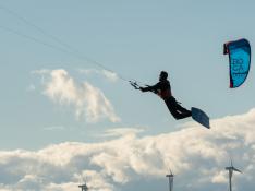 La Loteta se ha destapado como un enclave mágico para la práctica del kitesurf y windsurf