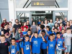 Un grupo de niños saharauis, a su llegada al aeropuerto de Zaragoza