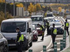 Controles de la Policía Nacional en Teruel en la carretera N-234 tras la orden de confinamiento. carreteras. Control. gsc