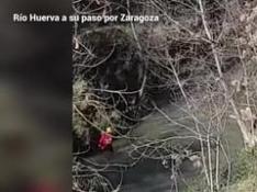 Un hombre es rescatado tras caer al Huerva bajo el Puente de los Gitanos