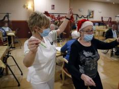 Mayores en residencias celebran Navidad pese a restricciones por covid