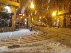 Zaragoza se prepara para otra noche bajo la nieve