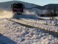 Los Bomberos de Zaragoza continúan limpiando las carreteras secundarias de la provincia