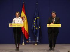 La ministra Trabajo y Economía Social, Yolanda Díaz, y el ministro de Seguridad Social y Migraciones, José Luis Escrivá