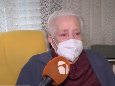 Captura de la entrevista en 'Espejo Público' a Rosario, la anciana de 97 años que fue desahuciada de su casa por error.