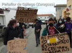 Cacerolada en Peñaflor de Gállego para pedir una vez más que el colegio público tenga comedor